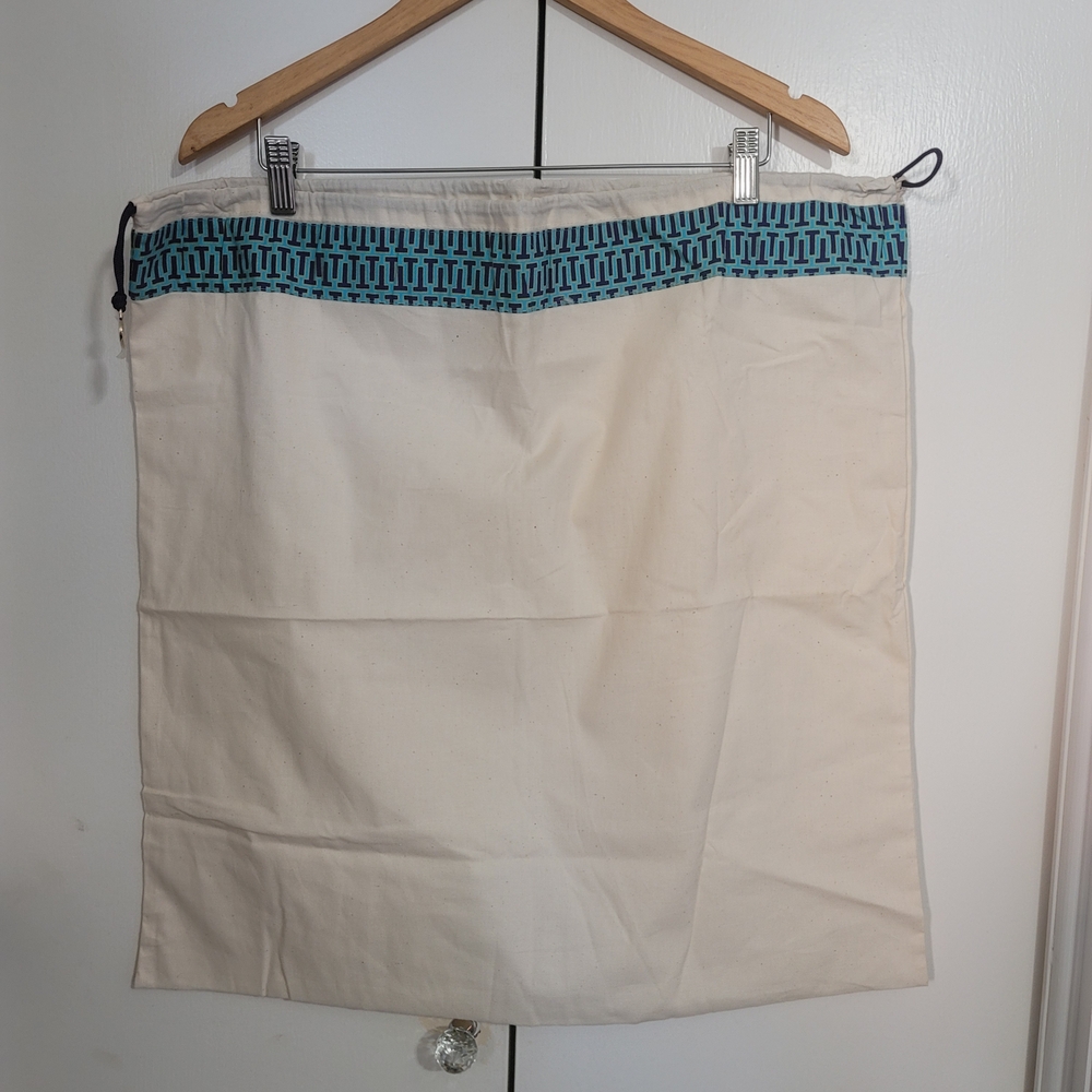 Tory Burch Cream With Blue Garmet Bag/ Dust Bag 22×22 Extra Large